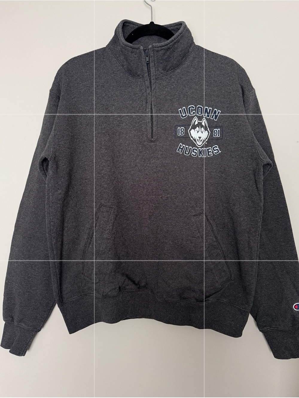 UCONN University of Connecticut Campus Champion Fleece Sweatshirt Womens Size L